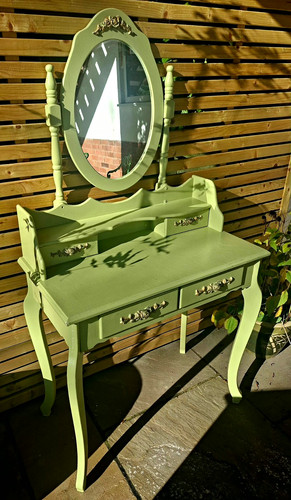 Green shabby chic three-piece