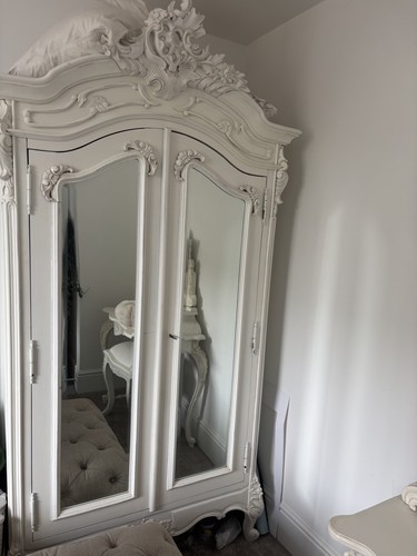Shabby chic warddrobe - chic,
