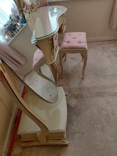 Vintage cream bedroom - vintage,